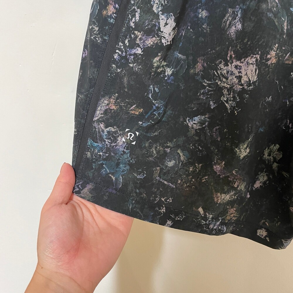 Lululemon Printed Running Shorts Black Medium - Picture 3 of 7
